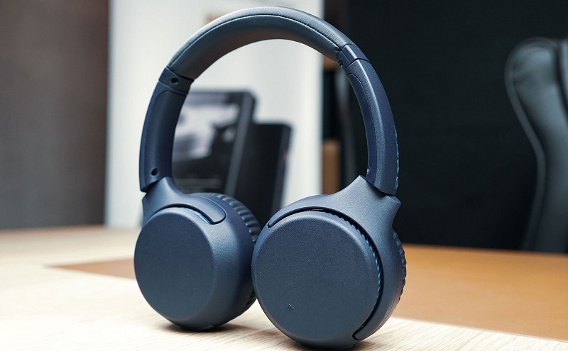 Tai nghe Sony Extra Bass WH-XB700 sở hữu công nghệ kết nối 1 chạm NFC và Bluetooth 4.2 tiện lợi
